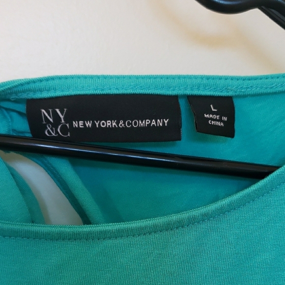 New York & Company Blue Fitted Short Sleeve T-Shirt - Picture 2 of 5